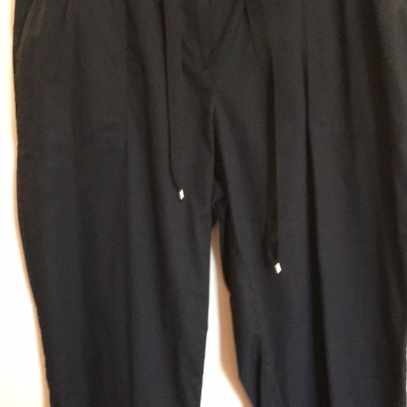 Sophisticated and elegant black cotton capris by Jones New York! - Picture 6 of 16